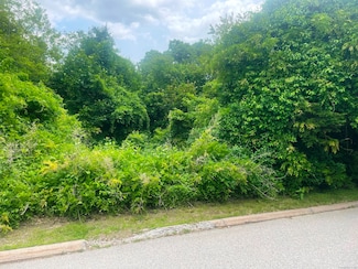 5 Wilcox Ct, Waterford, CT 06385