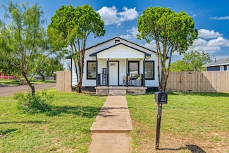 302 E 38th St, San Angelo, TX 76903