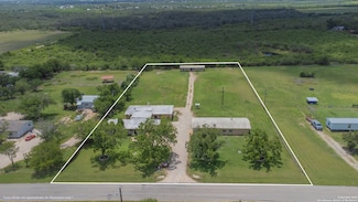 2478 Weil Rd, Marion, TX 78124