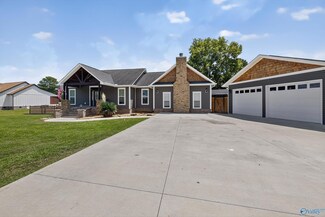 190 Willow Lake Cir, Guntersville, AL 35976