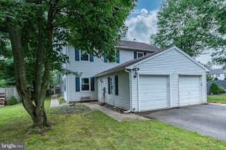 460 Indian Crest Dr, Harleysville, PA 19438