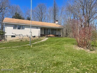 69 Como Rd, Lakewood, PA 18439