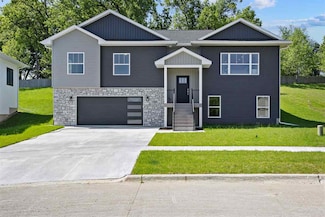 706 Silver Ln, Iowa City, IA 52245