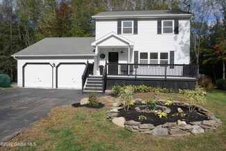 17 Hemlock Dr, Middle Grove, NY 12850