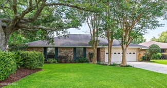 106 Plainview Dr, Lafayette, LA 70508