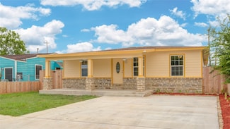 507 W 7th St, Freeport, TX 77541