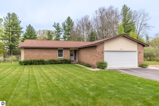 5121 Bunker Hill Rd, Williamsburg, MI 49690