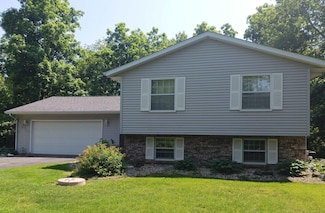 7127 W Thornapple Dr, Janesville, WI 53548