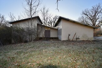 8751 Camp Rd, Bloomington, IL 61705