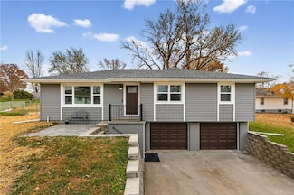 18 Bear Cir, Saint Joseph, MO 64506