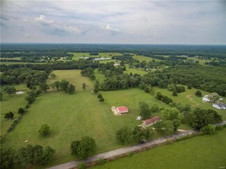 58 Center Point Rd, Steelville, MO 65565