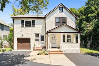 13 Potters Ct, Great Neck, NY 11024