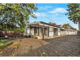 8423 SE Strawberry Ln, Milwaukie, OR 97267