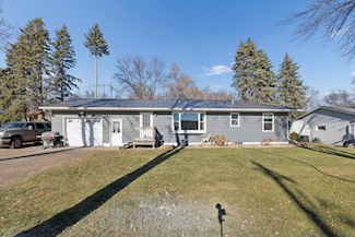 220 Baker Ave E, Winsted, MN 55395