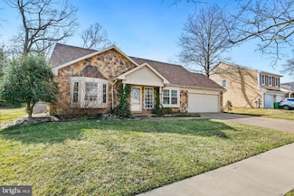 10011 Treetop Ln, Lanham, MD 20706