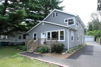307 N River Rd, Fox River Grove, IL 60021