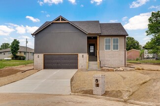 851 Tomahawk Ct, Marshfield, MO 65706