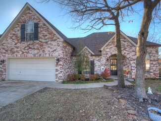 3908 S Rolling Oaks Dr, Tulsa, OK 74107