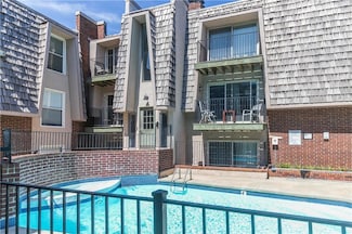 3602 Gillham Rd, Kansas City, MO 64111