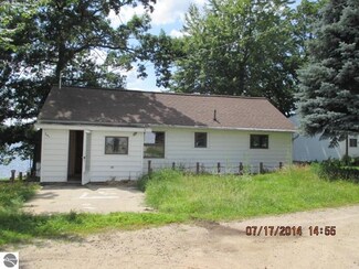 261 Michigan Ave, Vestaburg, MI 48891