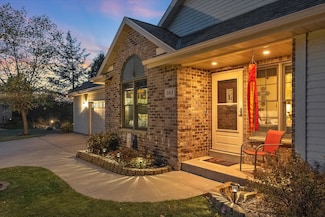 305 Kames Ct, Slinger, WI 53086