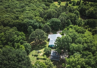 161 Cobblestone Rd, Steelville, MO 65565