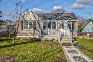 822 Overlook Cir, Keyport, NJ 07735