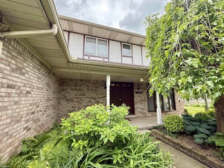 35070 Maureen Dr, Sterling Heights, MI 48310