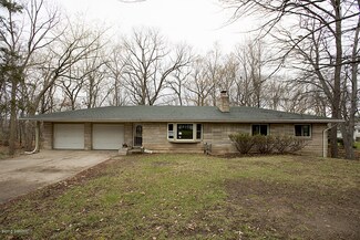 1252 Westlake Woods Dr, Springfield, MI 49037