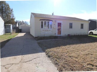 913 Hiatt St, Carter Lake, IA 51510