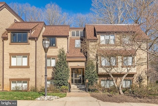 1665 Parkcrest Cir Unit 301, Reston, VA 20190