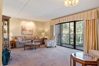 190 High St Unit 605, Medford, MA 02155