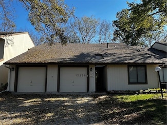 12339 Charlotte St, Kansas City, MO 64146