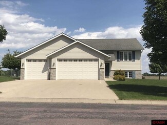 101 Inverness Ct, Mankato, MN 56001