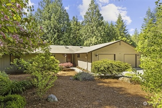 8 Topsail Ln, Port Ludlow, WA 98365