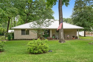 213 Hillcrest Dr, Conroe, TX 77303