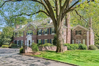 11 Meadow Spring Ln, Glen Cove, NY 11542