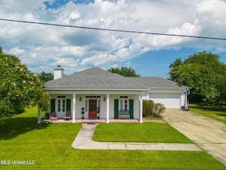 106 Edwards Dr, Pass Christian, MS 39571