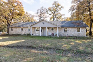 102 Cobb Dr, Joshua, TX 76058
