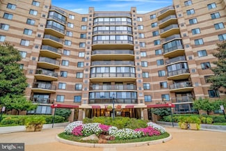 8380 Greensboro Dr Unit 523, McLean, VA 22102