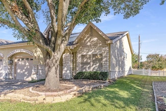 832 Beechcraft Ave, Grand Prairie, TX 75051