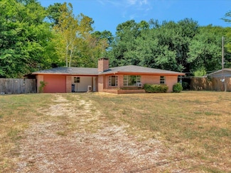 198 W 4th St, Wells, TX 75976