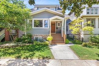 1161 S Grove Ave, Oak Park, IL 60304