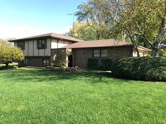 5919 Margo Dr, Saint Anne, IL 60964