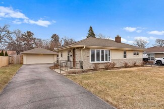 112 Park Ave, Cary, IL 60013