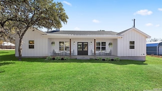 906 10th St, Blanco, TX 78606