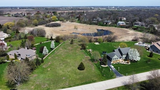 6114 Whiteoak Dr, McHenry, IL 60050