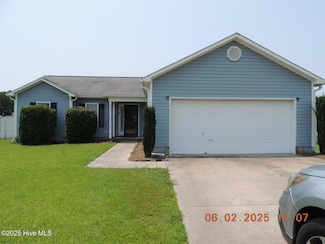 305 Haywood Dr, Richlands, NC 28574