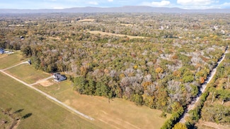 327 Starr Hawk Ln, Chickamauga, GA 30707
