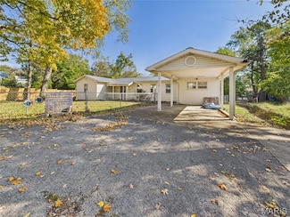 2312 Earl St, Poplar Bluff, MO 63901